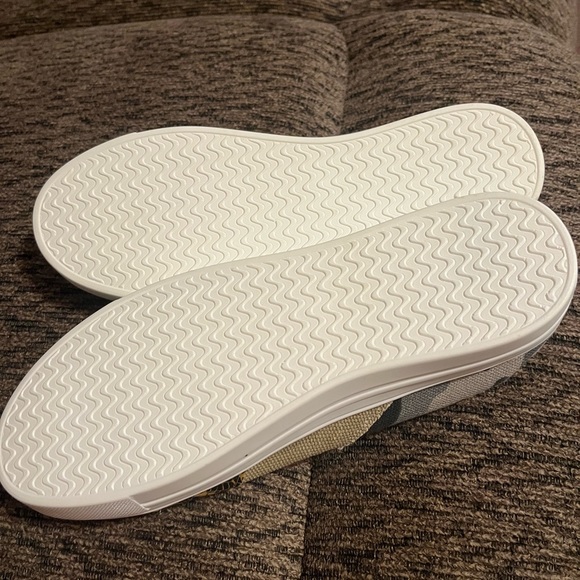 Sneakers - Picture 3 of 8